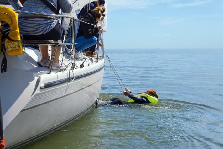 7. establish a line connection
Whether mooring line or sheet, the main thing is to establish a line connection to the casualty immediately. Then think about how to get him on deck