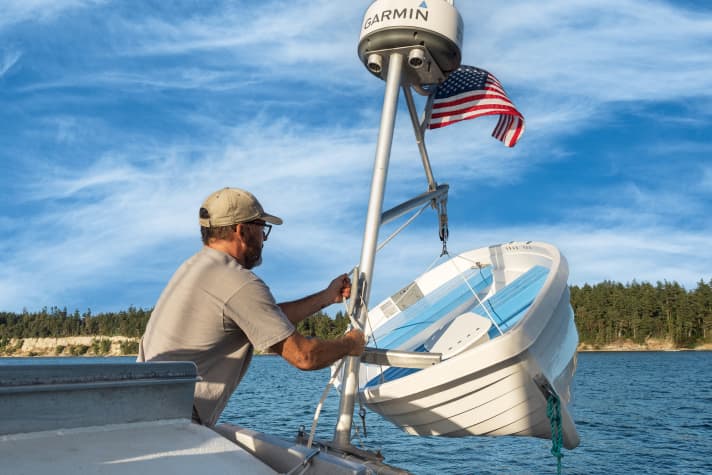 The dinghy can be swivelled over the boat on the single-arm davit, which saves mooring fees