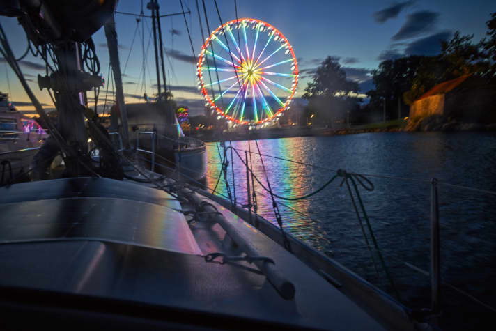 Segeln an der Südküste NorwegenKristiansand ist eine historisch bedeutende Stadt und ein beliebtes Reiseziel.In der Altstadt, Posebyen, gibt es traditionelle Holzhäuser
