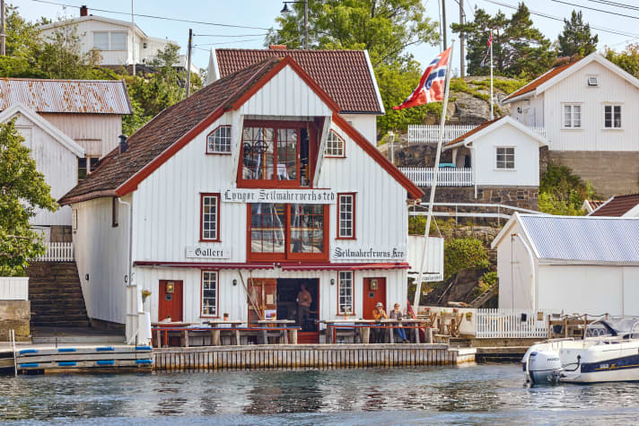 Segeln an der Südküste NorwegenLyngør ist eine berühmte alte Lotsenstadt  bei Risør an der Südküste Norwegens.
