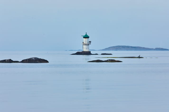 Whether sandbanks, stones or entire archipelagos: Shoals are among the greatest dangers for yachts. To minimise the risk of collision, only careful navigation can help - and the right zoom level in the plotter