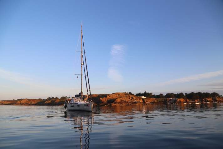 Morning idyll over the Anse des Vieilles bay off Île d'Yeu.