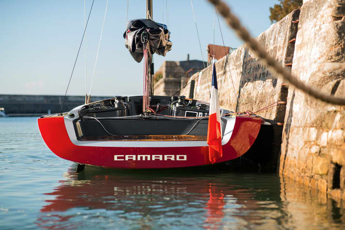 Flat and wide. The bathing platform integrated in the stern can also be used as a sun lounger