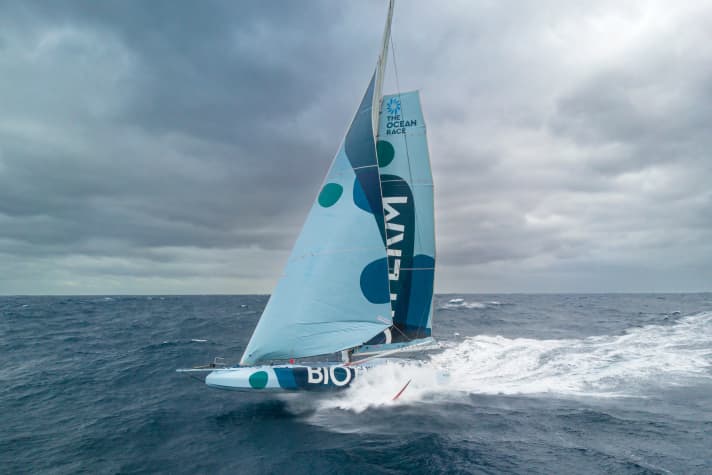 Space sheets in heavy weather: Paul Meilhat's "Biotherm" flies across the southern Indian Ocean with only a J2 and double reefed main
