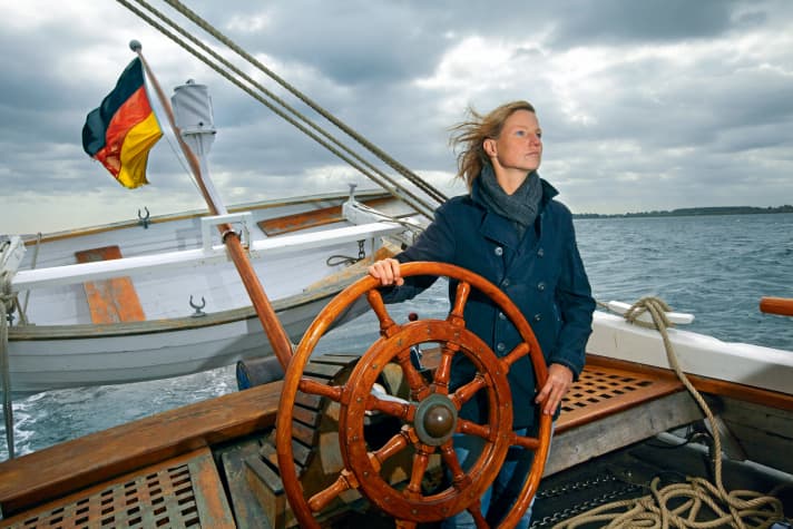Al timone. Lo skipper Meike Holland ha scoperto la nave oltre 15 anni fa in Danimarca.