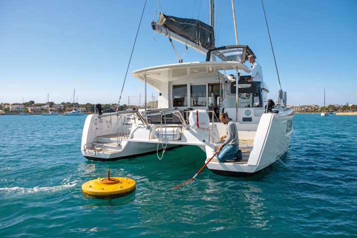 Catamaran buoy