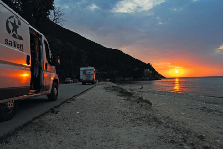 Wild camping is generally prohibited in Greece. On Lefkada, however, there are plenty of spotless accommodation options