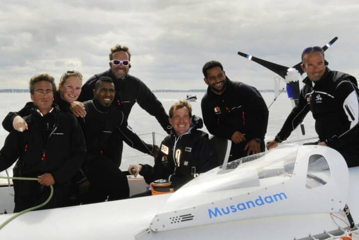   Skipper Damien Foxhall (r.) and the crew on the trimaran "Musandam-Oman Sail" gave Kiel's new Lord Mayor a fast-paced sailing experience on the fjord