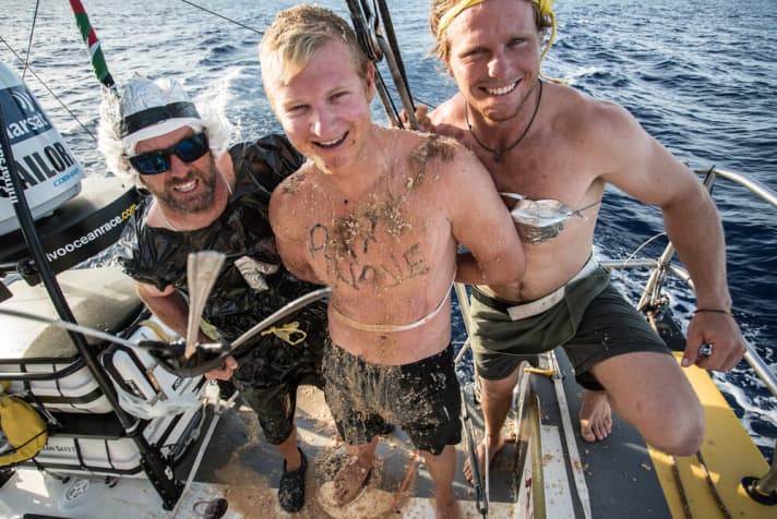   Das Team Abu Dhabi Ocean Racing fand sogar noch Zeit für eine weitere heitere Äquatortaufe