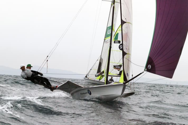   Nico Delle Karth und Nikolaus Resch kämpfen für Österreich als Gesamt-Zweite am Sonntag um SIlber oder Bronze. Gold wird den Neuseeländern Peter Burling und Blair Tuke nicht mehr zu nehmen sein