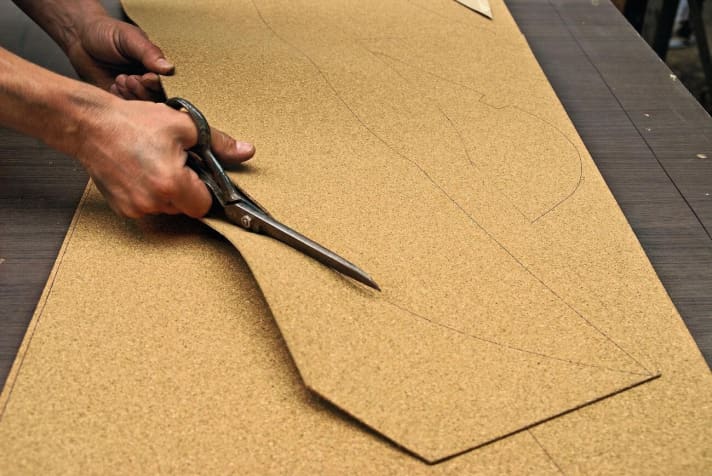   Die Korkplatten von Secutred sind für Bastler geeignet, die Verarbeitung ist einfach. Rund 110 Euro kostet eine 1880 x 500 x 2,5 mm große Platte. Kleber und Schablonenmaterial werden mitgeliefert (via <a href="http://www.compass24.de/" target="_blank" rel="noopener noreferrer nofollow">compass24.de</a> )