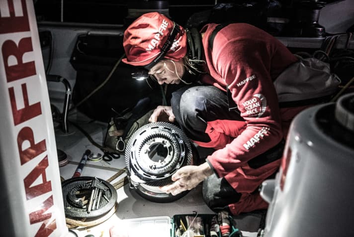   Sophie Ciszek arbeitet für das Team Mapfre unter Deck