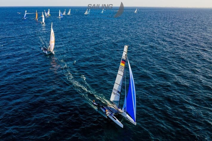   L'équipage du KYC avec Paul Kohlhoff et Alica Stuhlemmer réalise des performances de classe mondiale sur le plan d'eau du championnat du monde de Mussanah