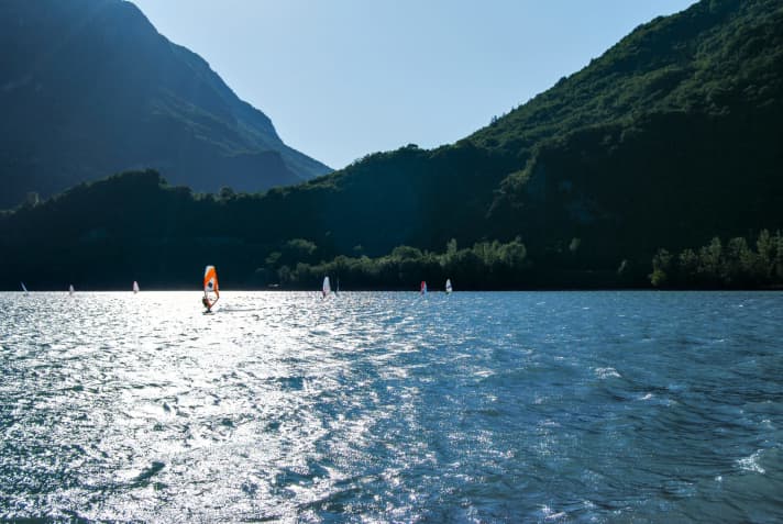   The early bird catches the worm - just like at Lake Garda, you have to get up early at Cavazzo to catch the gliding wind.