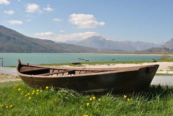 Windsurfing on Lago di Santa Croce? It can hit you harder...