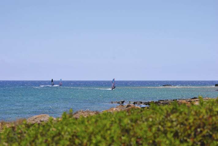 Perfektes Flachwasser hinter der Landzunge und konstanter Wind machen Kountoura zu einem der Top-Spots in Westkreta.