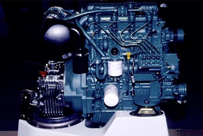   Volvo Penta D2-75 : cylindrée 2,2 l, 75 ch, 210 Nm à 2000 tr/min, prix : 16 541 euros