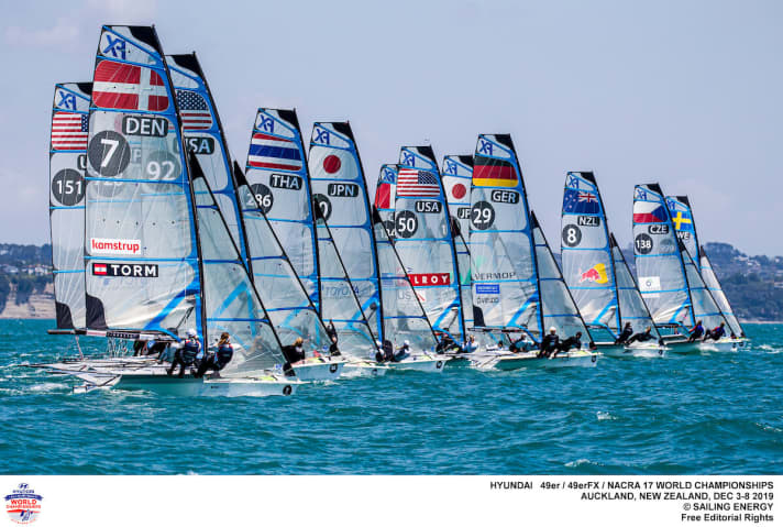   FX start with Tina Lutz and Susann Beucke in a good position with sail number 29