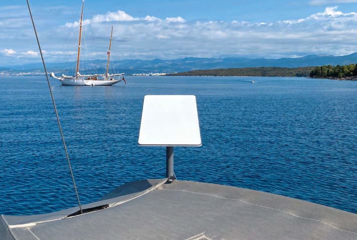 Scheibe mit großer Sendeleistung: ein Starlink-Empfänger