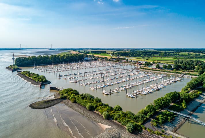 Top location for an in-water boat show on the Elbe: the <a href="https://www.hamburger-yachthafen.de/" target="_blank" rel="noopener noreferrer">Hamburg marina</a> in Wedel