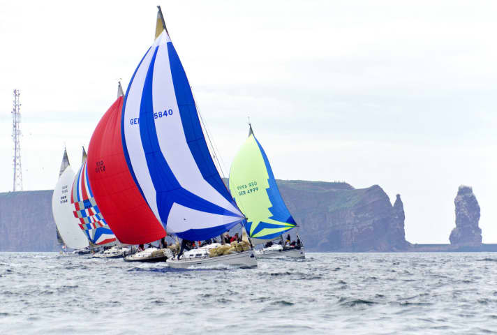   Sotto spinnaker oltre lo scoglio