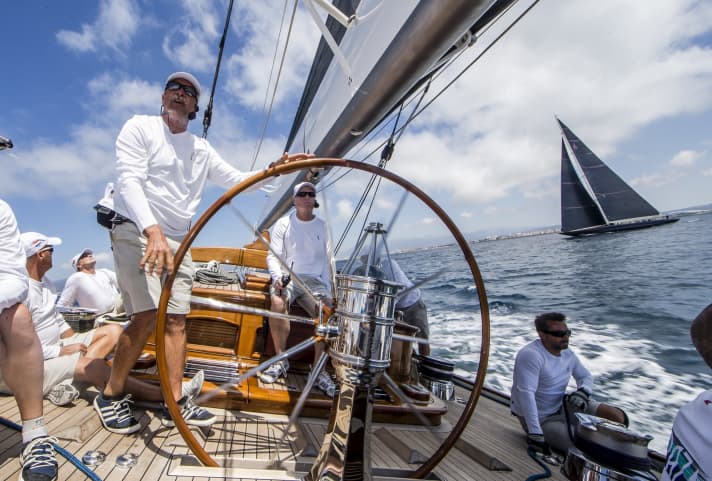   Il vincitore dell'America's Cup Peter Holmberg al timone di "Topaz