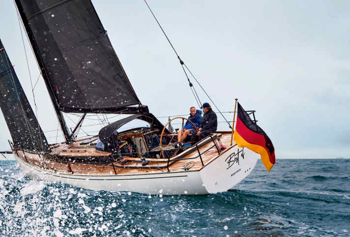 yacht/100187392_d9e4715cc5327d7188f7bd4801f4e7f8