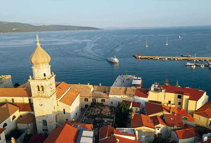 yacht/100203434_d67bb669ee0b7b9854b85c74a8d21b3c