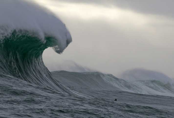 yacht/big-waves-monsterwellen-dpa-picture-alliance-high-res-26451798_5def8999e780353e2f184789b319bc27