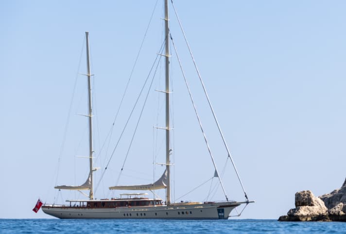 yacht/jeff-brown-jb-r5203_db09c1b5cadf56189de2e3bcdb98ce27