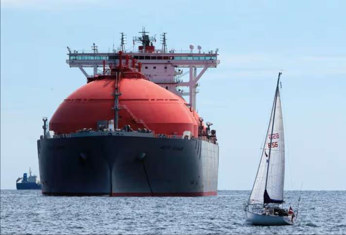 yacht/lng-und-segler_d55d83305402dd806aa334b4d0bd5e6e