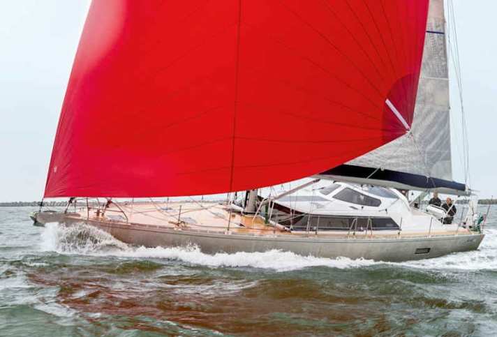 yacht/te-der-20-tonner-immer-wieder-zweistellige-werte-durchs-wasser-und-blieb-dabei-die-ruhe-selbst_f3068a158d6522ee5c589c0c35a736e1