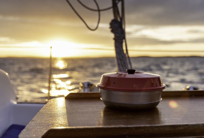 With the Omnia, the cooker becomes an oven