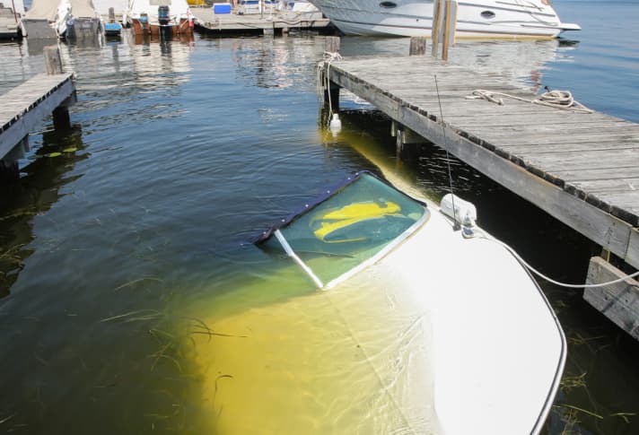 boot/HavarieimHafen-WaswennniemandfrdieBergungaufkommenkannoderwill_20ee2d1b8858ce8841b910079f242038