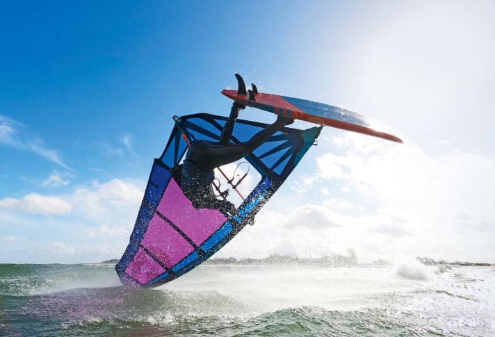 Für ernsthaftes Wavesurfen gibt es keine Alternative zm Waveboiard. Es dreht auf der Welle wesentlich besser als das Freestylewaveboard. Im Flachwasser zeigte es sich erstaunlich gleitstark.
