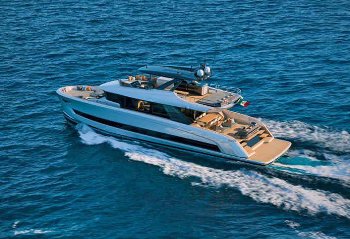 Solaris Power erhält mit der 70 LR ein neues Flaggschiff (21 Meter). Im Heck parkt ein Vier-Meter-Tender, die Fly misst 40 Quadratmeter.