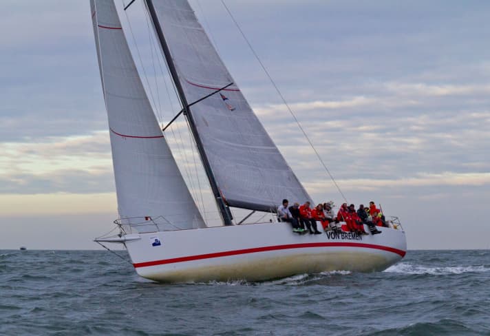   Forte lavoro di squadra tra giovani ed esperti: la "Bank von Bremen" ha vinto la regata di lunga distanza da Helgoland a Edimburgo