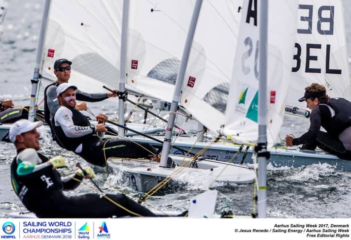   De nouveau dans l'élite mondiale : Philipp Buhl (M.) en Laser lors de la régate test du championnat du monde devant Aarhus