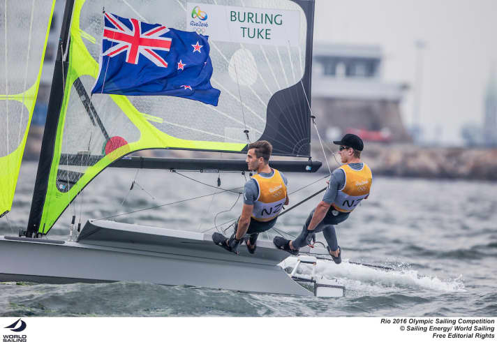   Vela sicura e in anticipo sulla tabella di marcia verso la vittoria olimpica: i velisti neozelandesi, il Velista Mondiale dell'Anno 2015 e le stelle dell'America's Cup Peter Burling e Blair Tuke