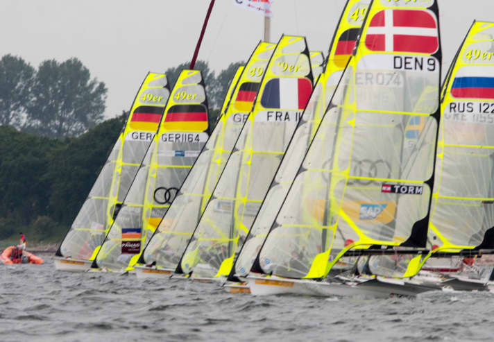   Trois 49er allemands sont en tête de la course. Les bons départs font partie du jeu
