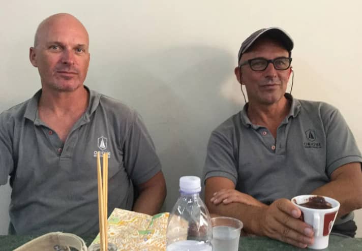 Les frères berlinois Axel (à droite) et Peter Baumgartner prennent le départ de la 77e Rolex Sydney Hobart Race le jour de Noël avec leur équipage "Orione".