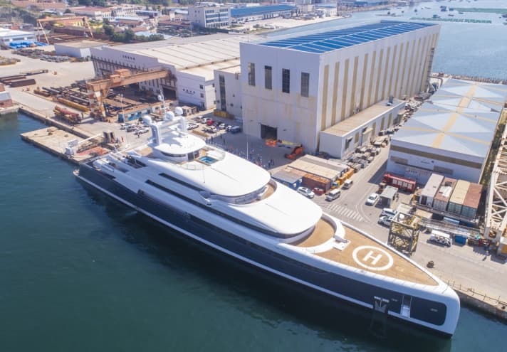 "Illusion Plus" on the quay of the Chinese Pride shipyard. | t.