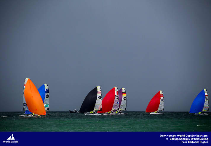   Belle étude de 49er au large de Miami