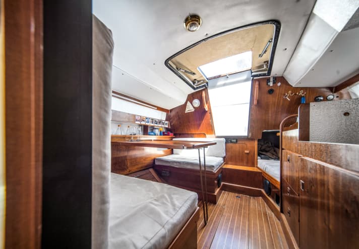 The new design in 1978 was intended to be habitable and cosy at the same time, and thus stand out from the Dehler or Neptun yachts of the time. The project was a great success