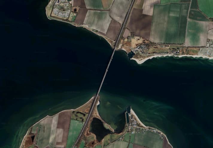 Il Fehmarnsund con il ponte dall'alto.