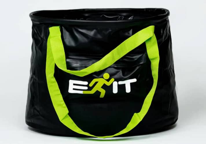 surf/bux-wetsuit-change-bucket-by-exit-1_5d497d5ec6e4e0ecf0d09d01659609b2