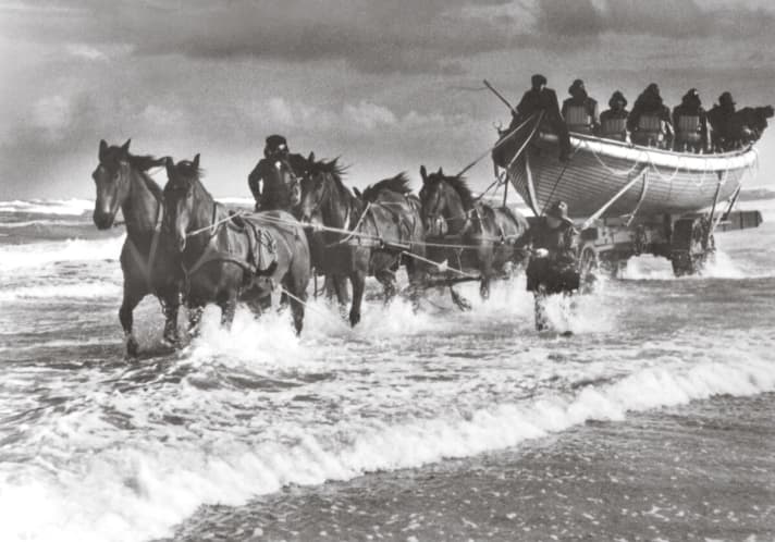   This is how it all began: Horses pull a lifeboat to the scene