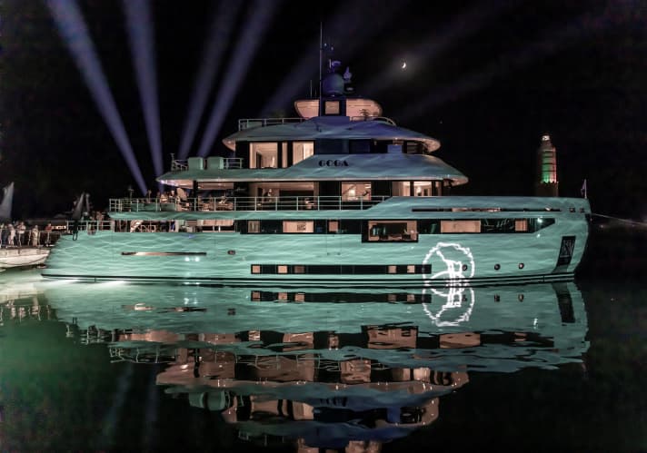 "Goga": Benetti presents the 37 metre long B.Yond 37M, the first model in the new Voyager series. Range: 8200 nautical miles.