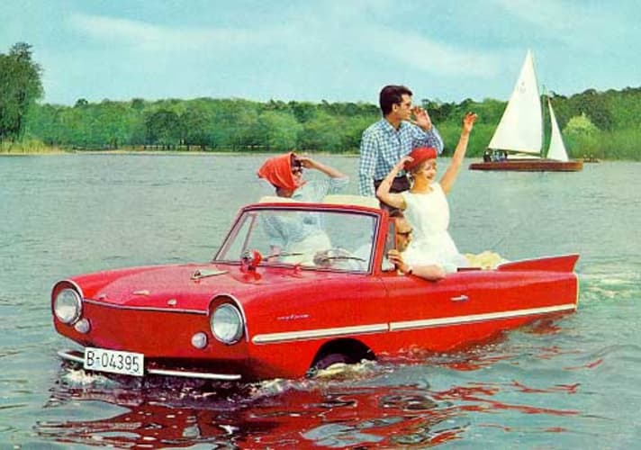 Nur fliegen konnte es nicht: Das Amphicar 770 zu Lande und zu Wasser.