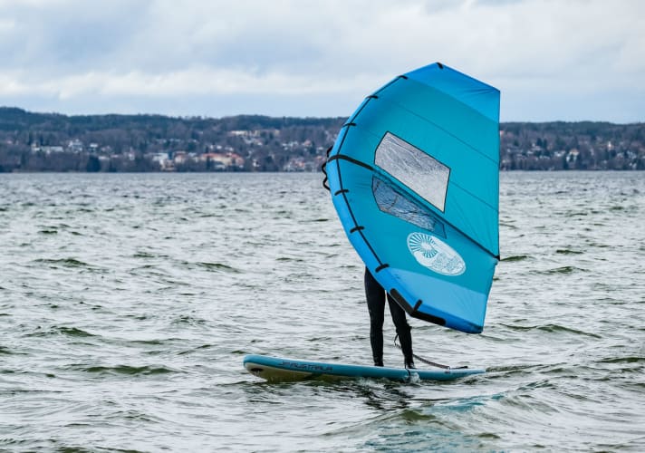 Um SUPs mit dem Wing sinnvoll zu nutzen, braucht man eine Centerfinne.